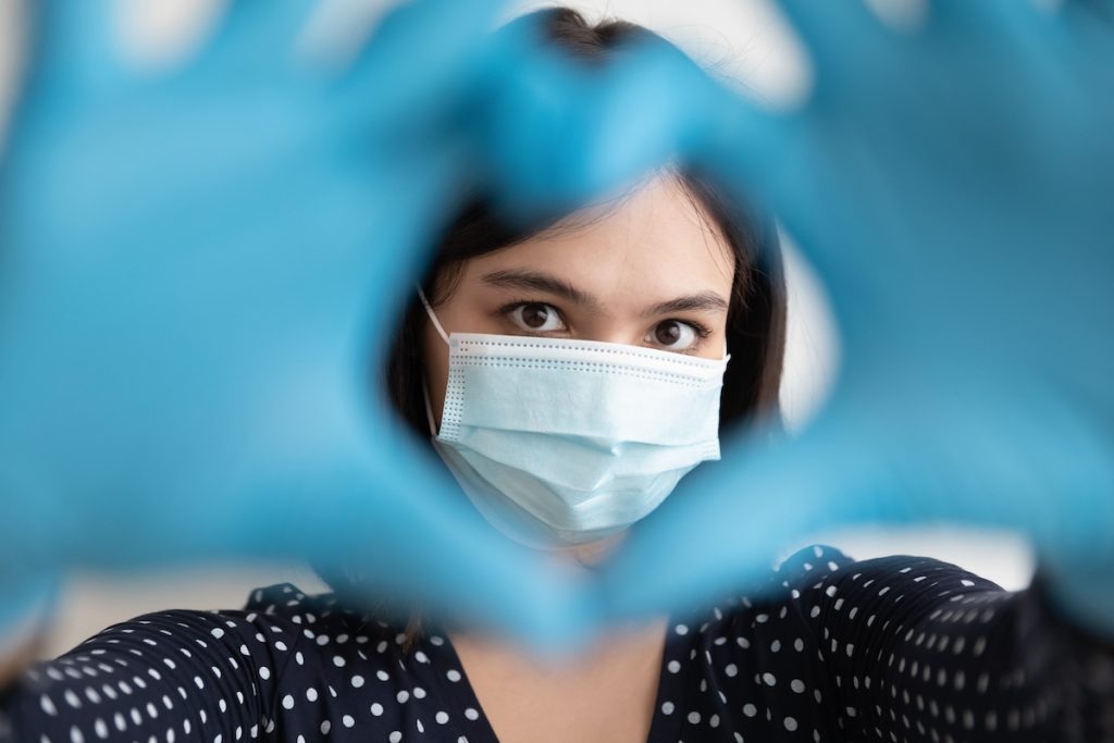 “Bí quyết” giảm mụn do thường xuyên đeo khẩu trang!