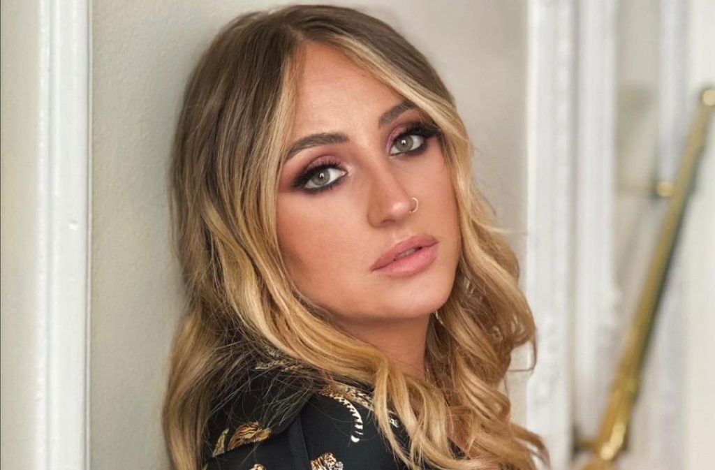 Rocío Flores y Jorge Pérez confirman su fuerte vínculo en el plató de Supervivientes
