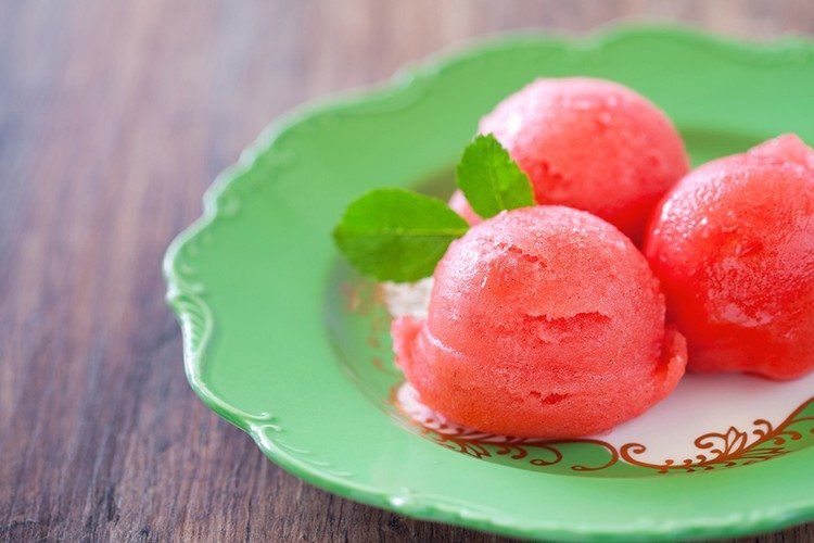 7 простых и быстрых рецептов летнего мороженого