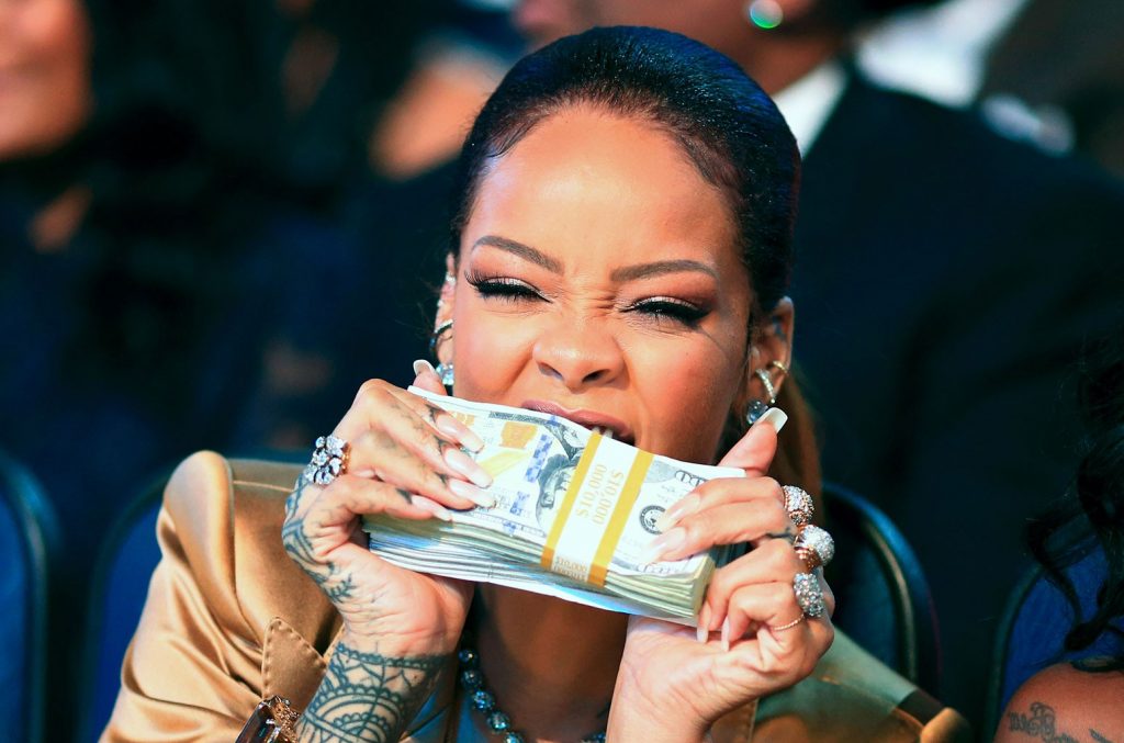 Rihanna is Officially a Billionaire at 33 Years Old