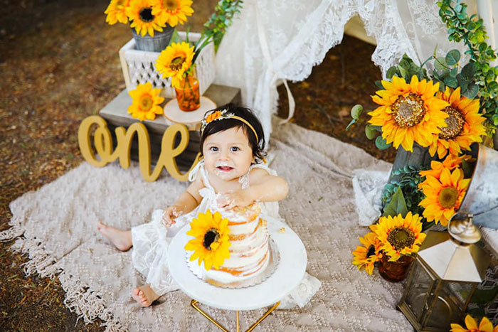 Husband Recreates Late Wife’s Maternity Shoot with Their Baby Daughter