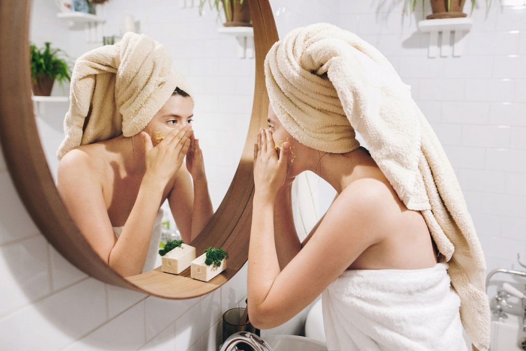 6 conseils de soins de la peau pour mettre à jour votre routine beauté d’automne