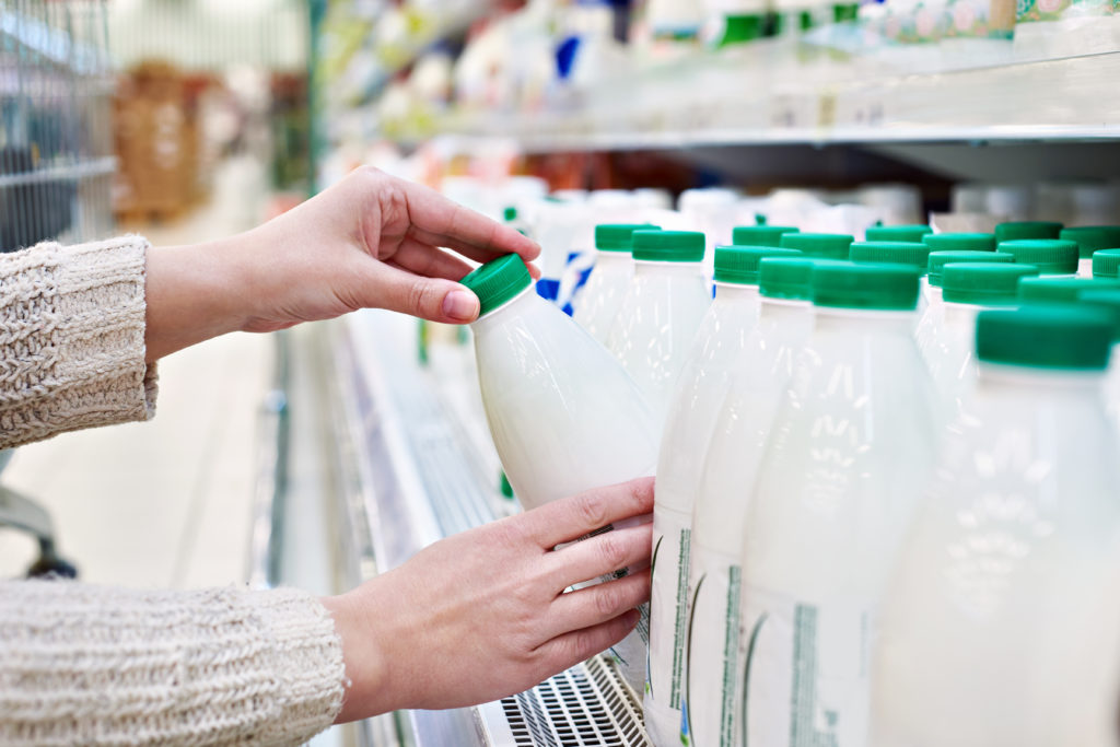 Latte scaduto: come si fa a capire se è ancora buono?
