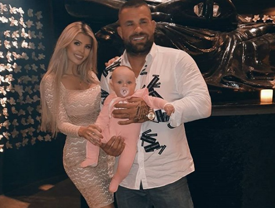 Karlos Vémola a Lela mají syna Rockyho