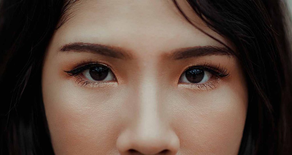 Qu’est-ce que la forme de vos sourcils dit de vous ?
