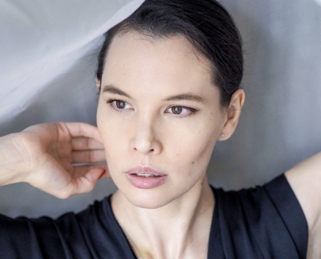 Obličejová jóga: 6 cviků na protažení svalů a zpevnění obličeje