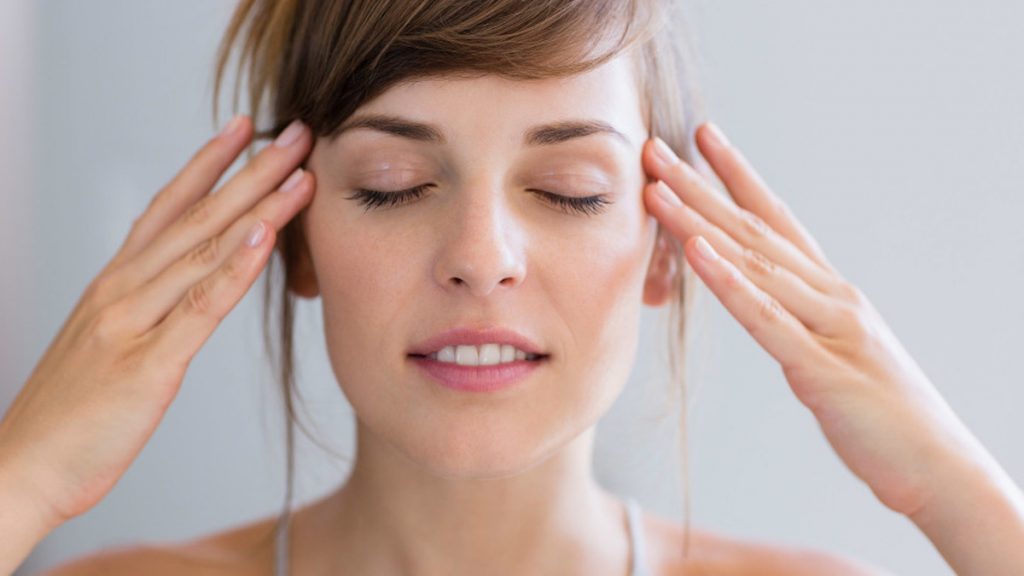 Le Yoga du Visage: 5 Exercices pour une Peau ferme