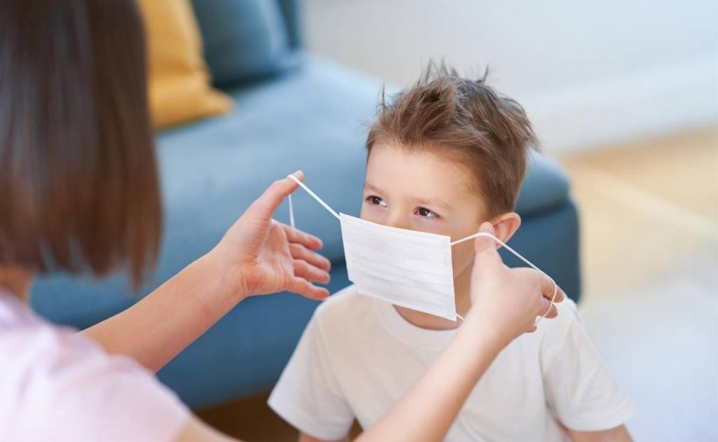 8 consejos para viajar en avión con niños en tiempos de pandemia