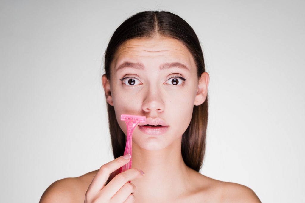 Alimentos que ajudam a se livrar dos pelos faciais