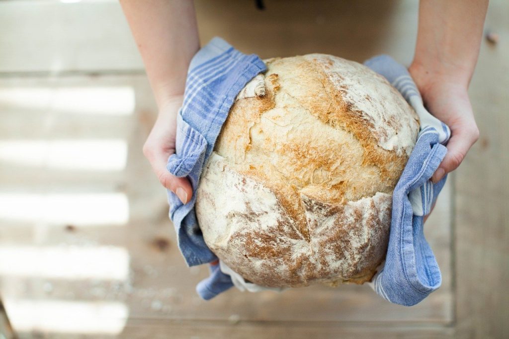 Scongelate il pane nel microonde? Ecco gli errori da non fare
