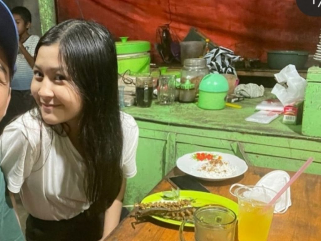Kenapa Putri Artis Ini Makan Di Kaki Lima Meski Harta Ayah 11 M?