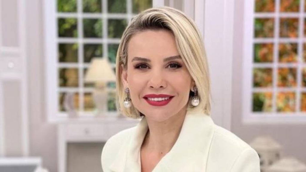 Esra Erol’un Gizli Kalan Yanları – Bu Bilgilerle Ona Hayran Olacaksınız!
