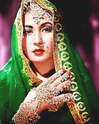 बॉलीवुड की इन मशहूर अभिनेत्रीयों ने छोटी उम्र में ही दुनिया को कह दिया था अलविदा – शामिल है स्मिता पाटिल से लेकर जिया खान का नाम 