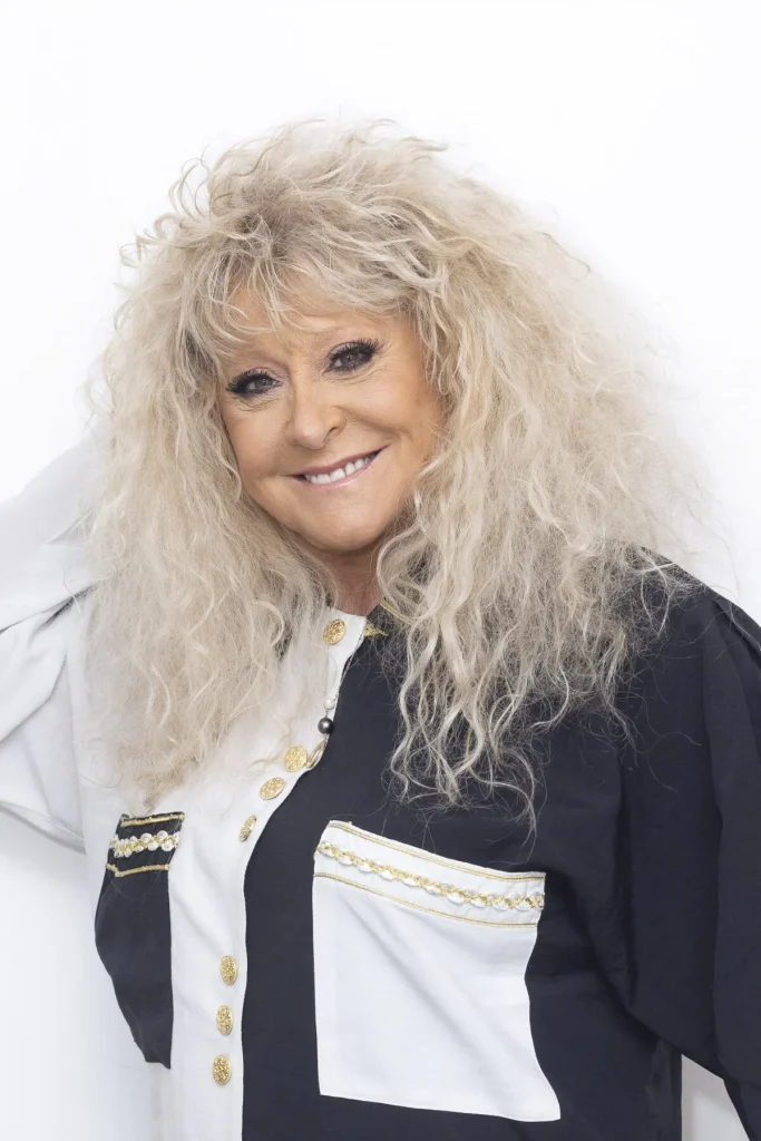 Traumatisée, Sloane tourne la page : à 66 ans, la chanteuse a retrouvé l’amour avec un homme plus jeune