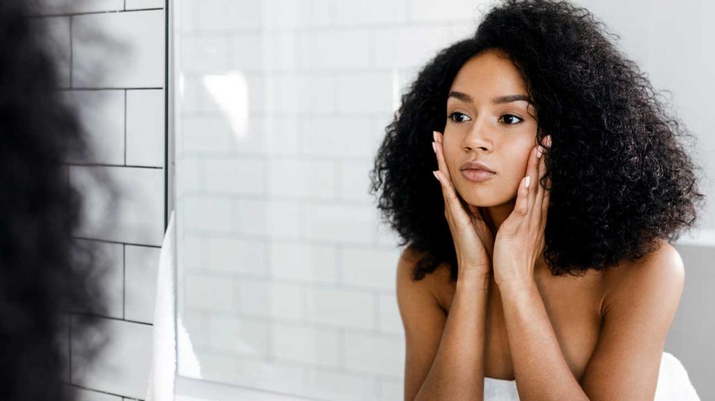 طرق فعالة يمكنك تجربتها من أجل تنحيف وجهك في المنزل 