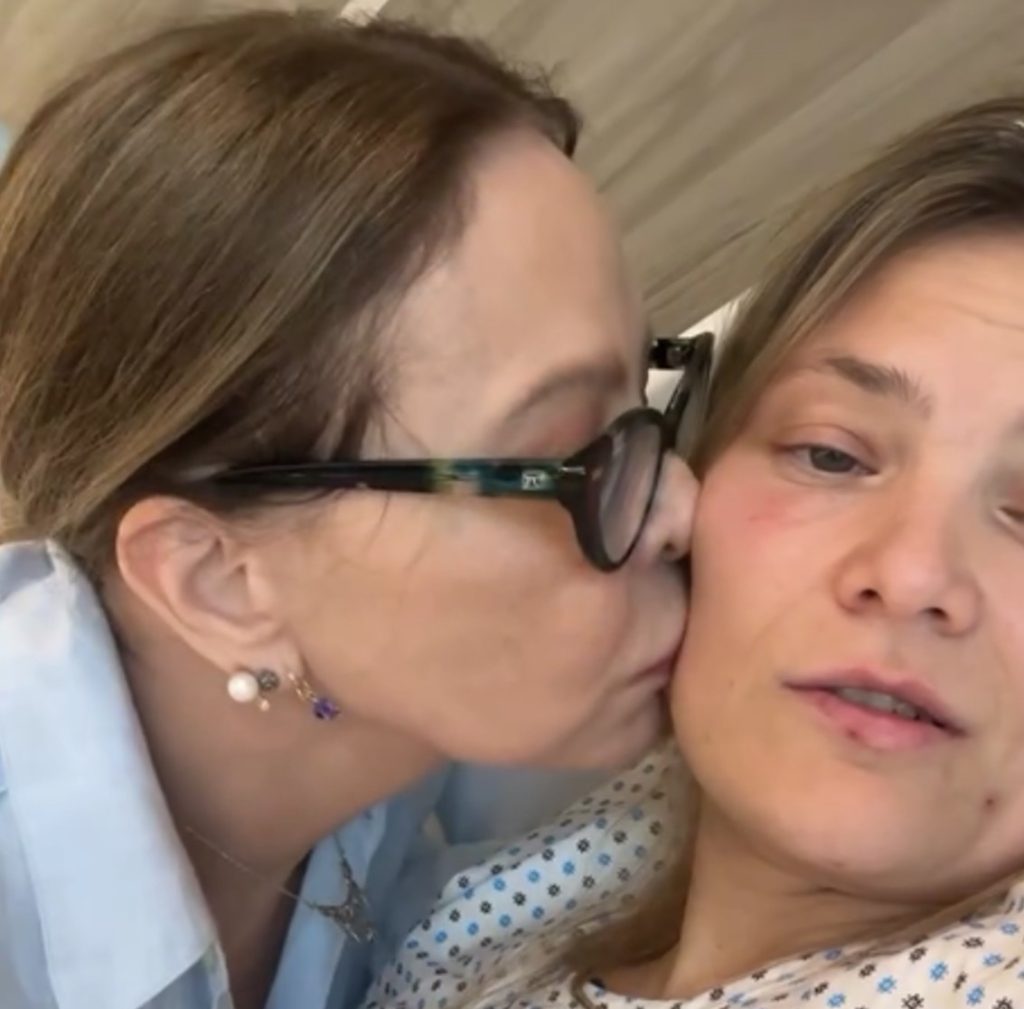 “Mi sento molto spaventata”: l’intervento chirurgico della beniamina di Ornella Muti, con dettagli forniti dalla sorella Naike.