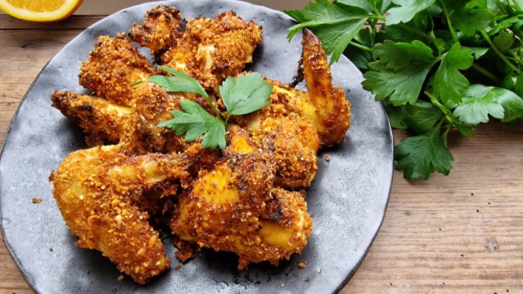 ¿Qué parte del pollo es la más perjudicial y por qué no se debe lavar la carne antes de cocinarla?