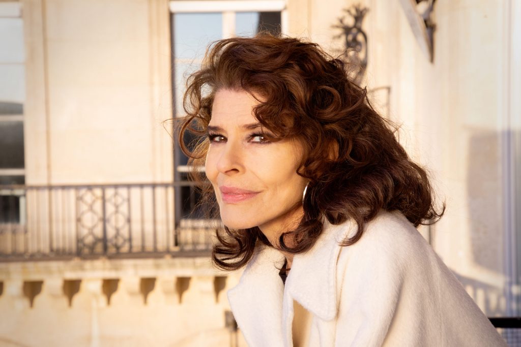 Fanny Ardant résiste au diktat de la chirurgie esthétique