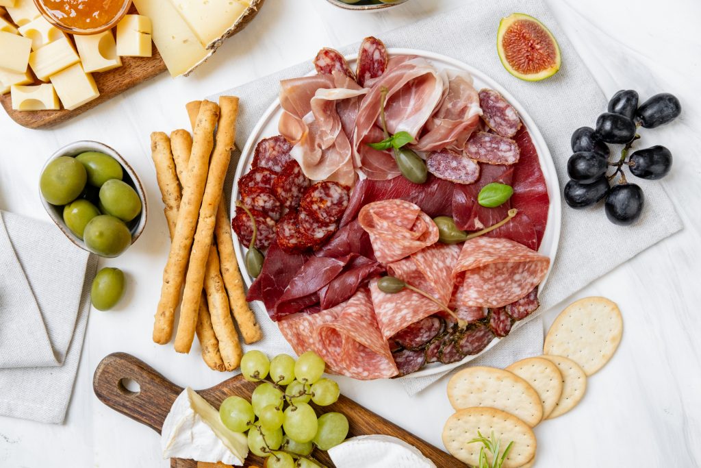 Comidas que consumimos quase todo dia e que aumentam o risco de câncer