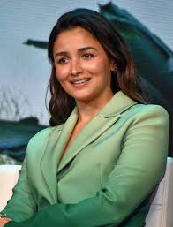 आलिया भट्ट ही नहीं इन अभिनेत्रियों को भी रातों-रात फ़िल्मों से बाहर कर दिया गया, अफवाह में छिपी सच्चाई। 