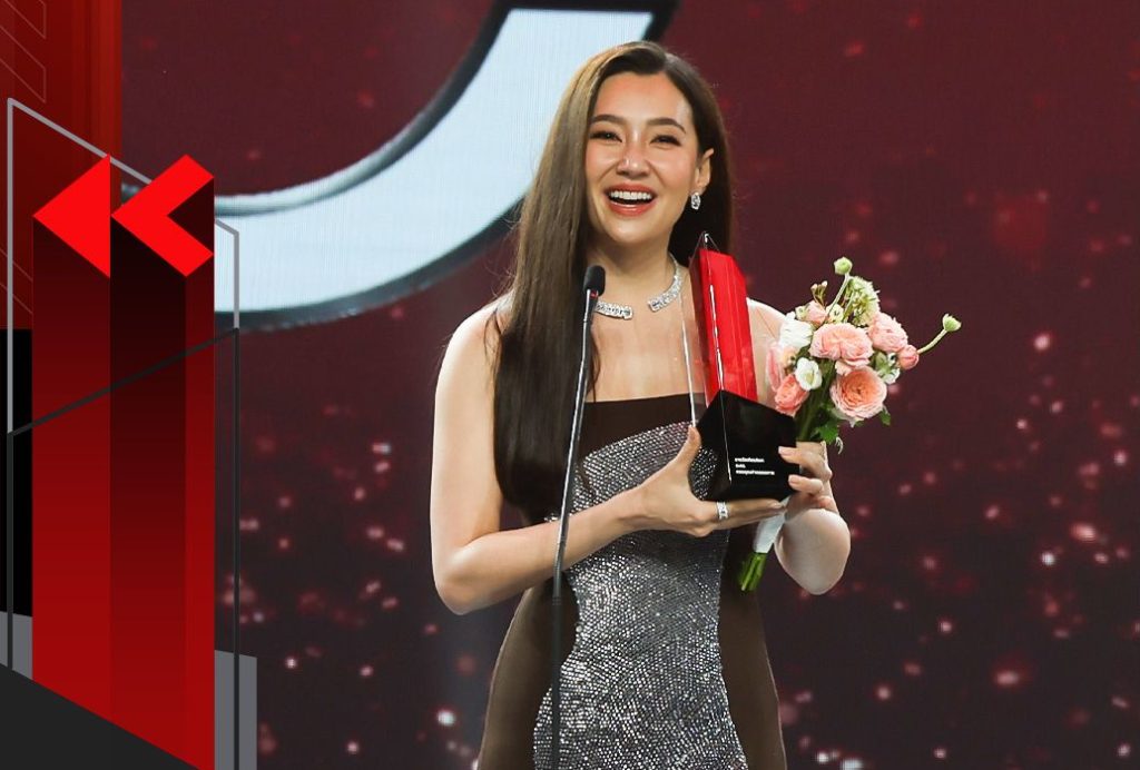 เบลล่าขึ้นรับรางวัลใหญ่ในชีวิต เผยเรื่องราวในวงการที่หลายคนไม่คาดคิด 