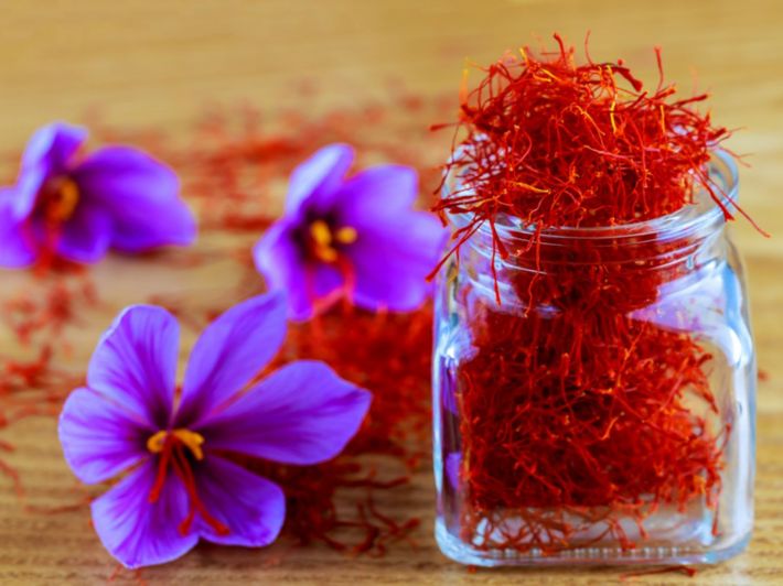 ما هي الآثار الجانبية للزعفران؟ وما أضراره المحتملة؟