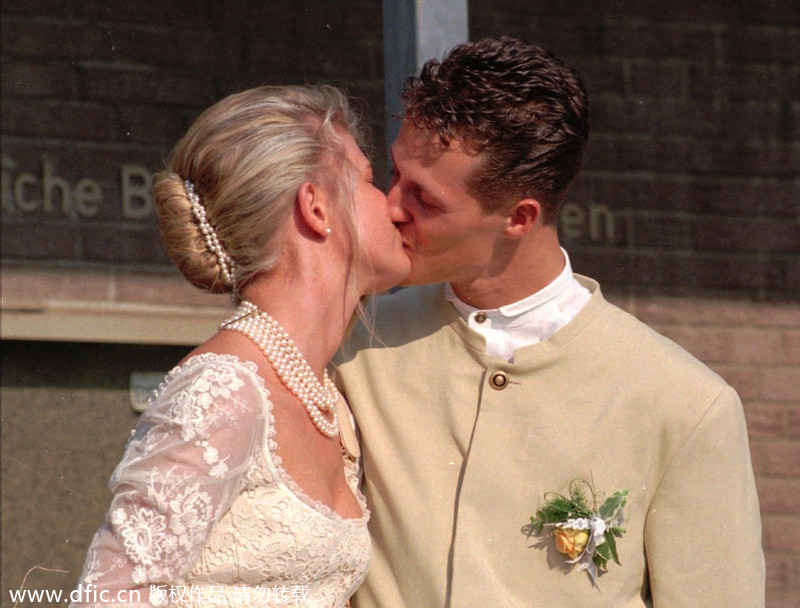 Wie sahen der Rennfahrer Michael Schumacher und seine Frau Corinna an ihrem Hochzeitstag aus?