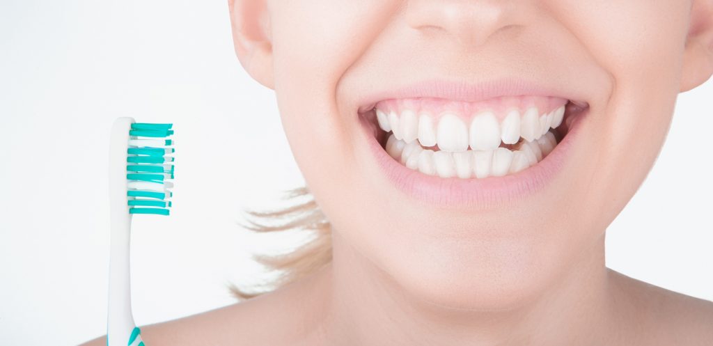 Il segreto delle star per avere denti bianchissimi 