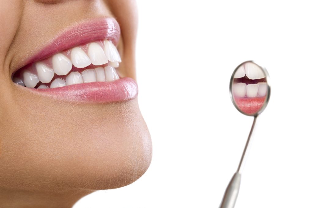 Il segreto delle star per avere denti bianchissimi 