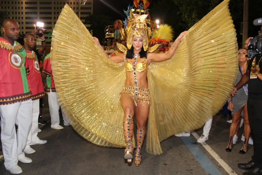 As 10 Fantasias de Carnaval Mais Icônicas Usadas por Celebridades Brasileiras