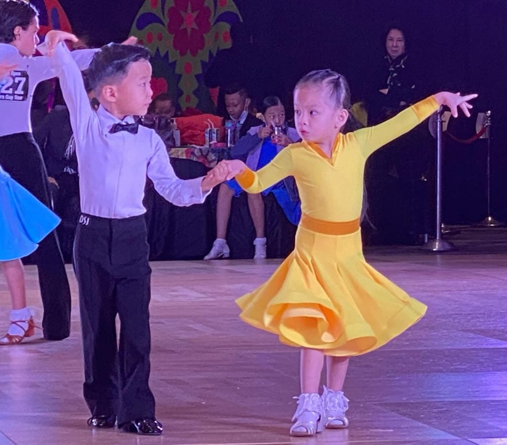 Khán giả “mắt tròn mắt dẹt” vì màn trình diễn Bachata khó tin của cặp đôi nhí! 