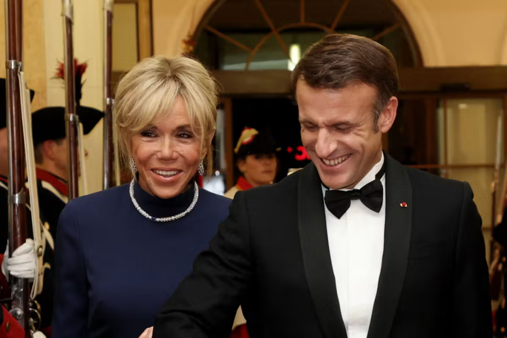Ces femmes qui ne demandent plus la permission d’aimer des hommes plus jeunes