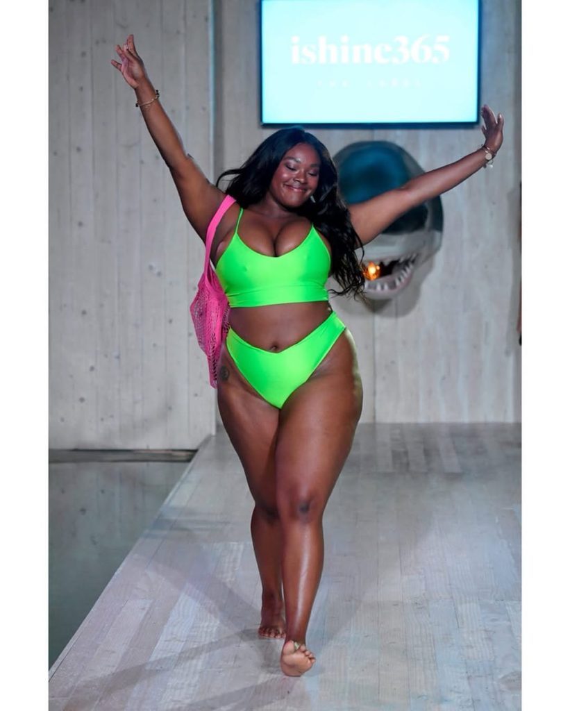La modelo e influencer de talla grande Brielle Anyea quiere que más mujeres “abracen su poder”