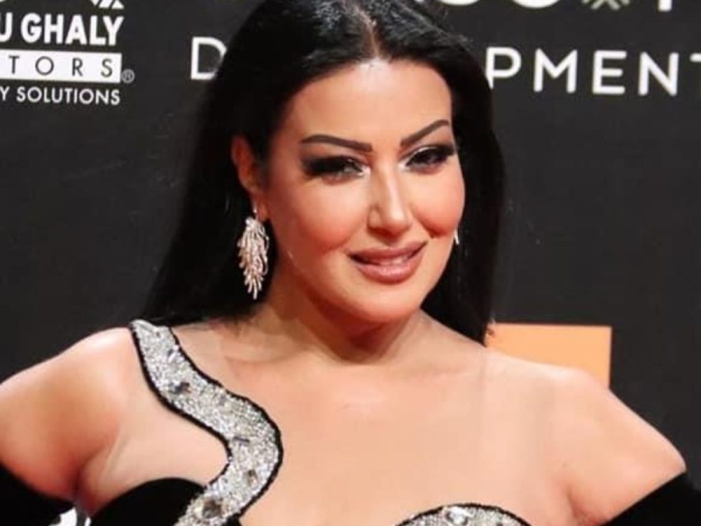 الممثلة المصرية سمية الخشاب ترد على شائعة زيادة وزنها، فماذا قالت؟