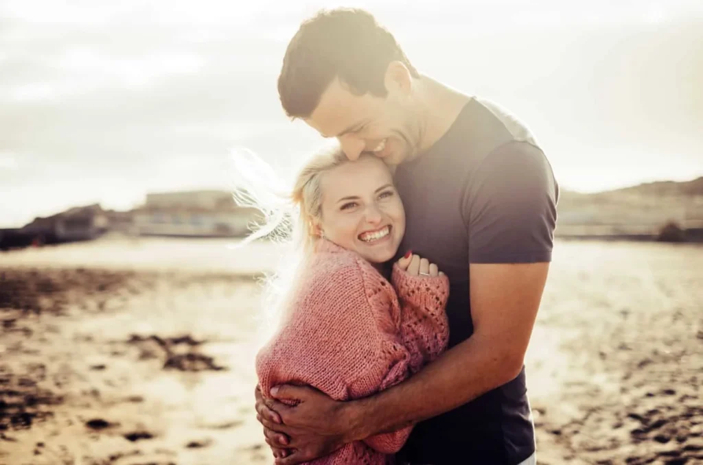 Gli uomini amano le ragazze basse: 8 motivi che spiegano perché