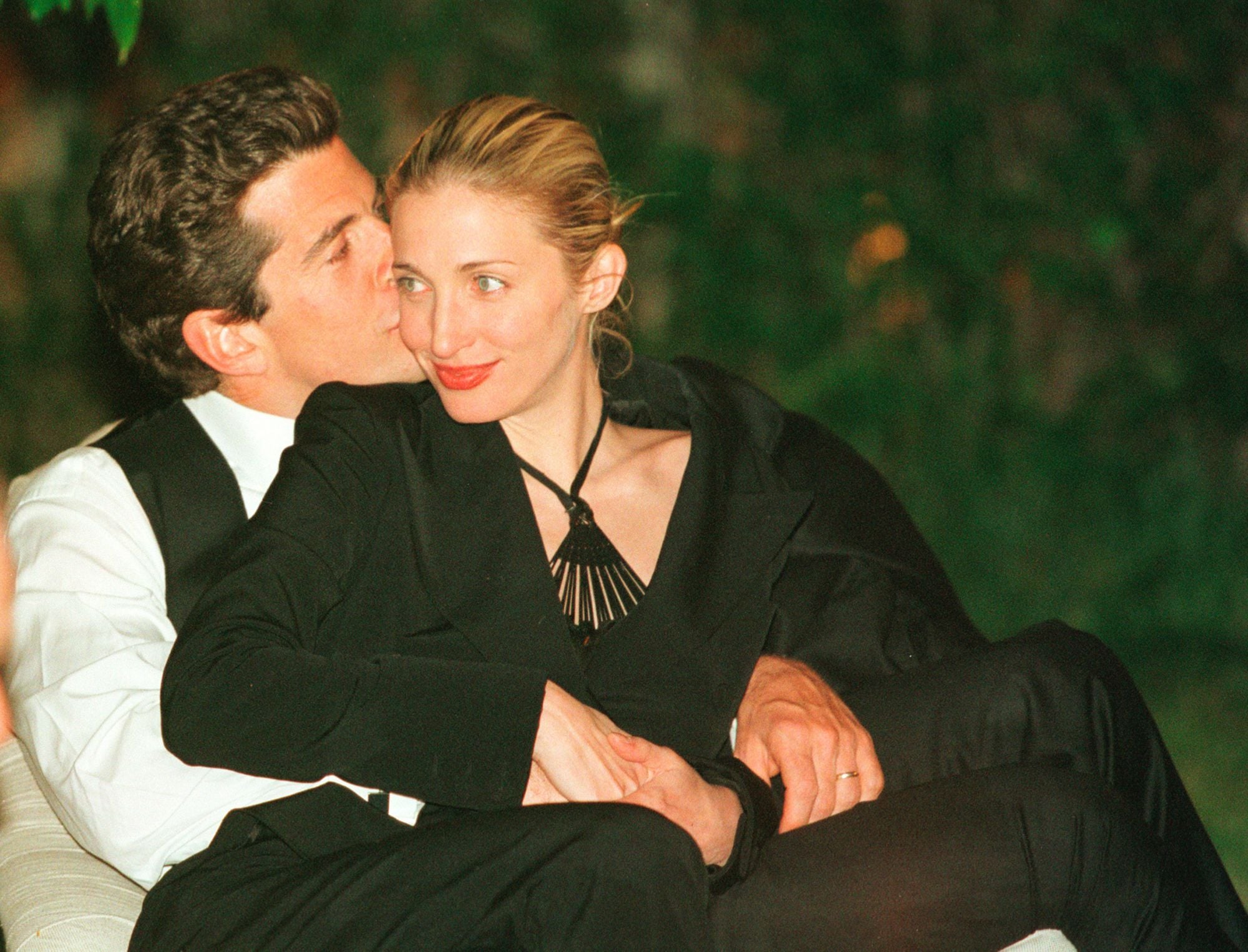≡ Why Carolyn Bessette-Kennedy’s Transformation Still Has Us Obsessed 》 Her Beauty ≡ Why Carolyn Bessette-Kennedy’s Transformation Still Has Us Obsessed 》 Her Beauty