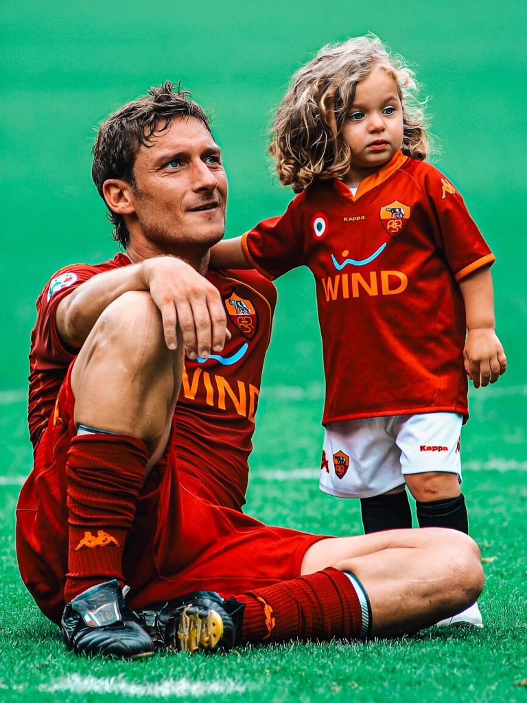 La comunione di Isabel Totti: perché l’assenza di Francesco Totti nelle foto ha fatto discutere