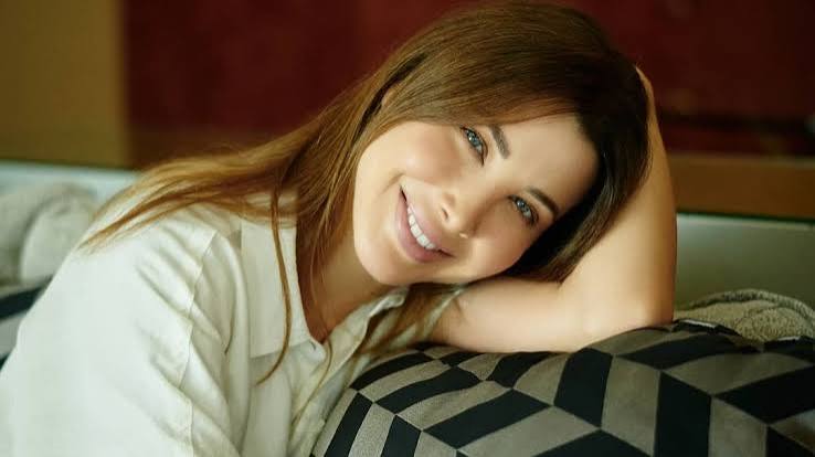10 نجمات عربيات يبدين مختلفات تمامًا من دون مكياج