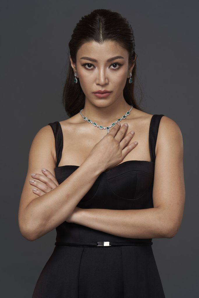 เปิดแฟ้มลับฉบับตัวมัม! 10 ข้อที่คุณอาจจะยังไม่รู้เกี่ยวกับ “เอมมี่ มรกต” สวย แซ่บ และไม่ได้ใช้ชีวิตดุจเจ้าหญิง!
