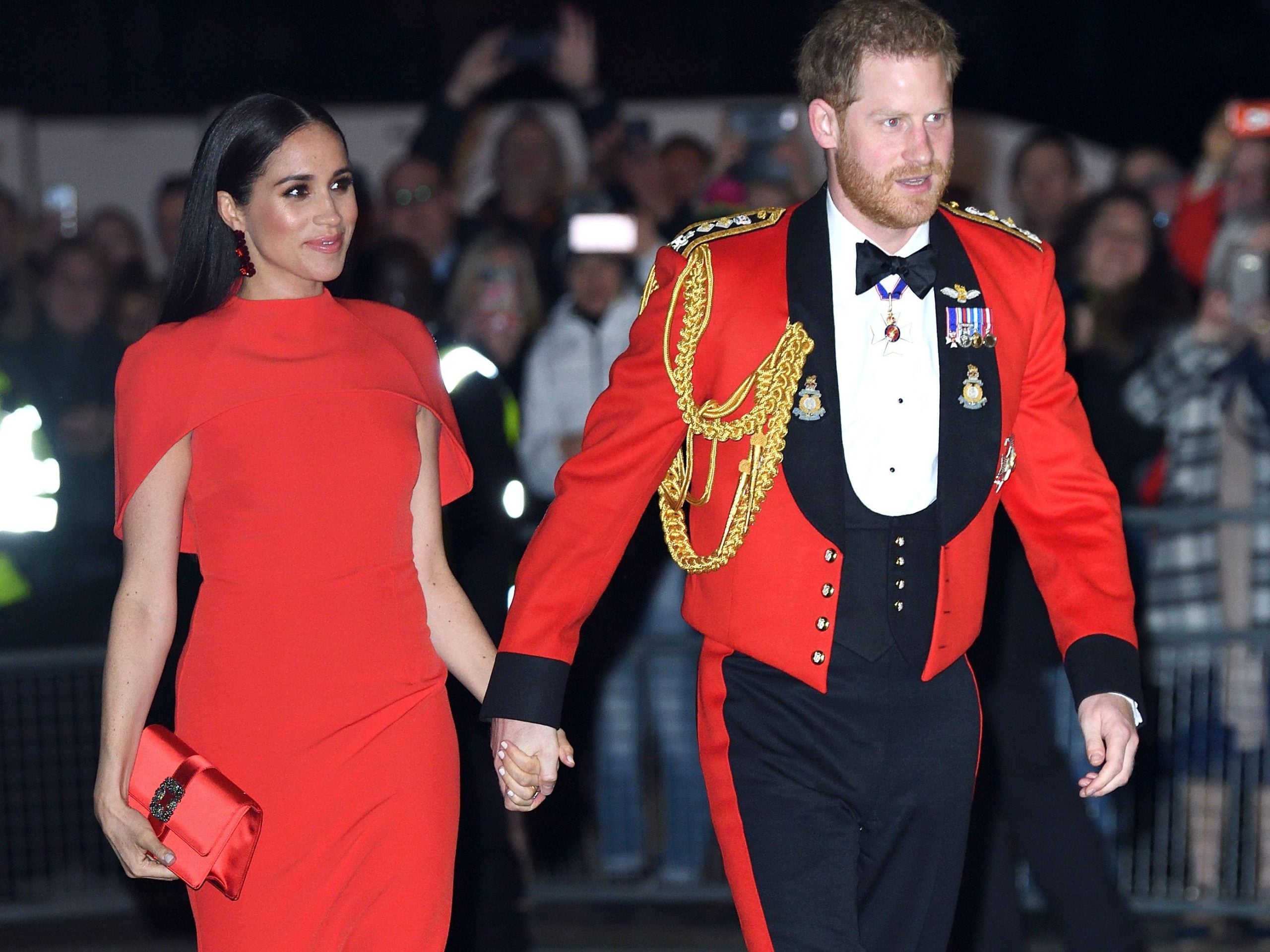 ≡ 10 Meghan Markle Revenge Dresses That Made a Statement Without Saying a Word 》 Her Beauty