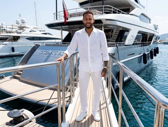 8 Celebridades brasileiras mais ricas e como construíram sua fortuna